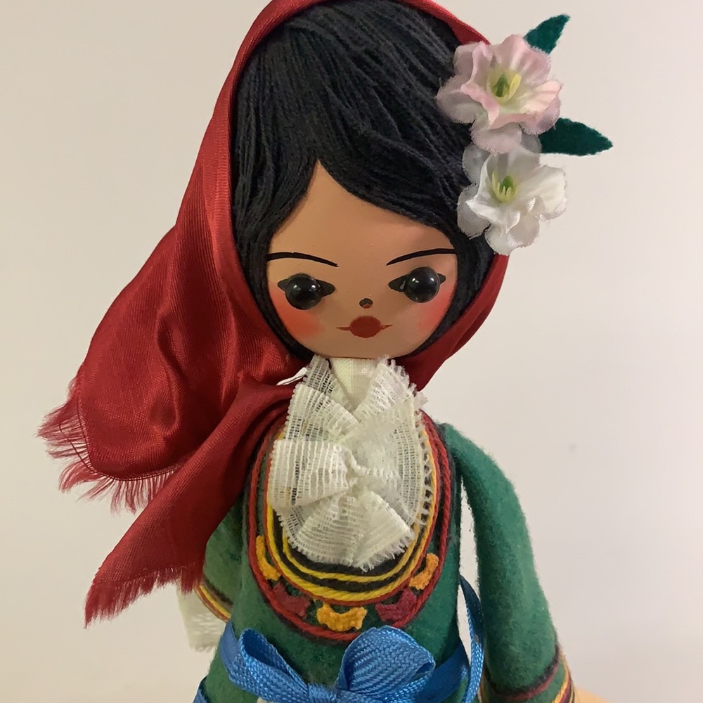 DOLL - Picture 2 of 9